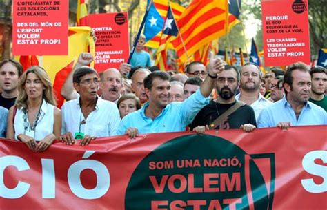 Unas 14 000 Personas Se Manifiestan En Barcelona En La Diada