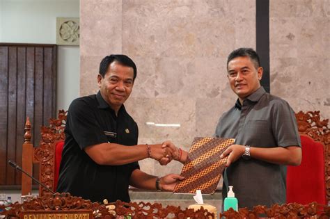 Pj Bupati Buleleng Akan Buat Surat Untuk Kontraktor Utamakan Pekerja Lokal