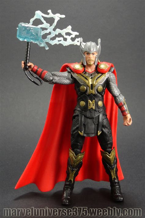 01 Thor Red Cape