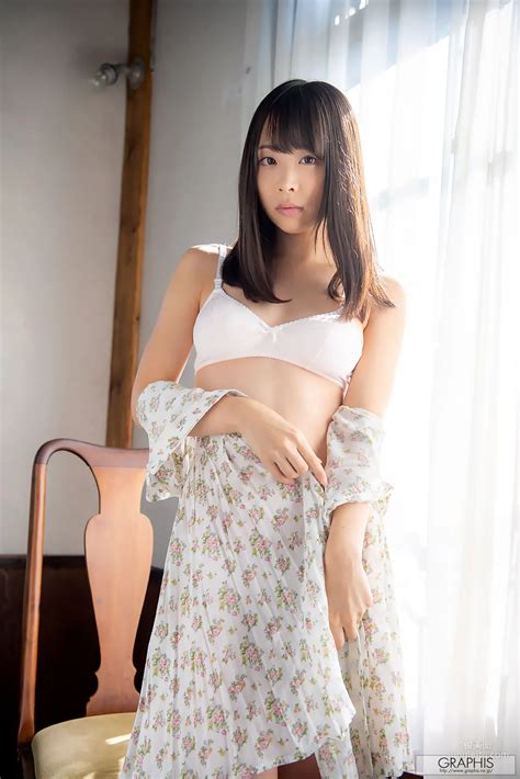 Hiyori Yoshioka Graphis First Gravure No