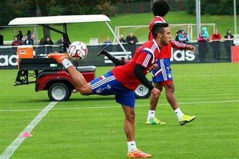 Thiago Alcantara Returns to Bayern Munich Training, Shows off His Skills | News, Scores ...