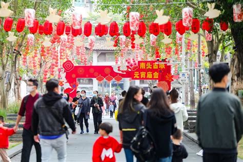 赏花灯、逛市集、尝美食到南头古城打卡会“发光”的元宵庙会财经头条