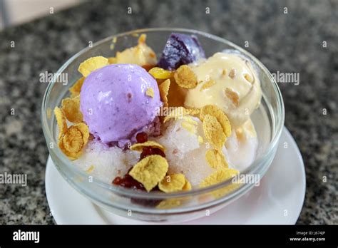 Halo Halo Filipino Summer Dessert Stock Photo Alamy