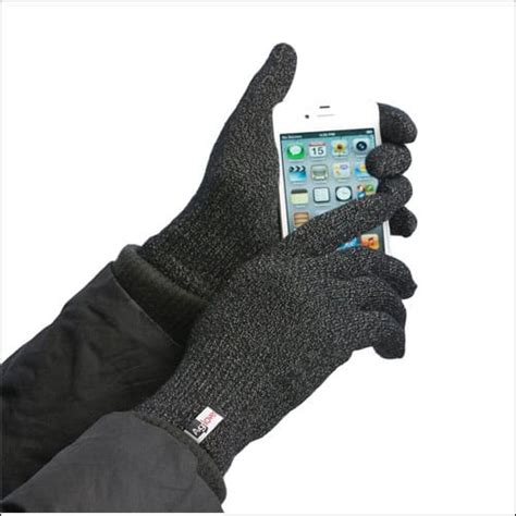 12 Best Touchscreen Gloves: Use Your Smartphone Flawlessly in Winter