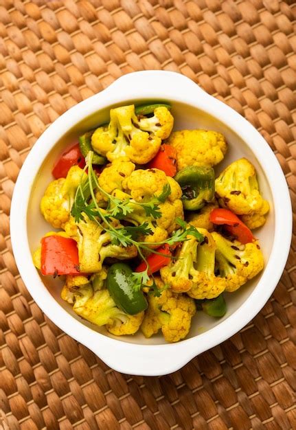 Premium Photo Indian Phool Gobi Shimla Mirch Sabji Recipe Or Capsicum