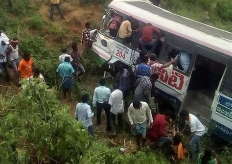 Acidente de ônibus deixa mais de 40 mortos na Índia