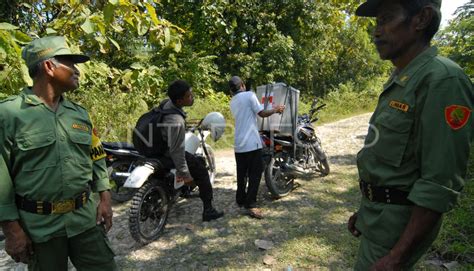 DISTRIBUSI KOTAK SUARA PEMILUKADA ANTARA Foto