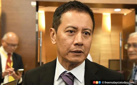 Azhar Perlembagaan Benarkan Pengerusi Laksana Fungsi SPR Bersendirian