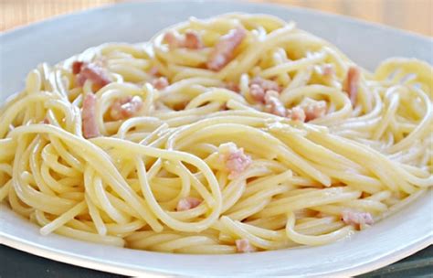 Espaguetti Carbonara Plato Fuerte Receta Internacional