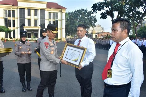 Kementerian Kapolda Jambi Beri Penghargaan Kepada Personel Berprestasi