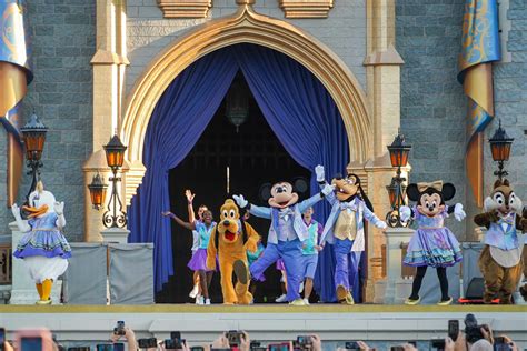 Photos Video New Magic Kingdom Welcome Show Kicks Off Th