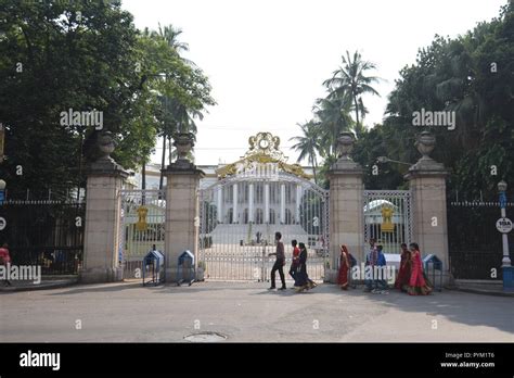 Northern gate of the Raj Bhavan, Kolkata, India Stock Photo - Alamy