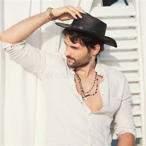 Introducir Imagen Outfit Sombrero Negro Hombre Abzlocal Mx