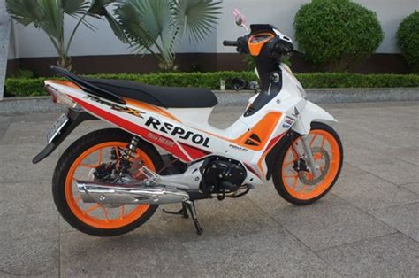 Simpel Honda Supra X Pakai Kelir Putih Dan Livery Repsol Langsung Jadi