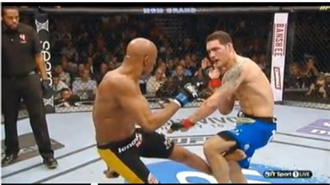 UFC Anderson Silva Se Casse La Jambe En Deux En Donnant Un Coup De