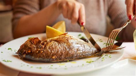 Voilà pourquoi il est recommandé de manger du poisson régulièrement