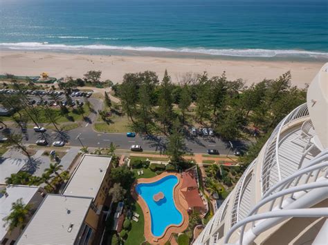 Burleigh Surf Beachfront Apartments - Accommodation - Queensland