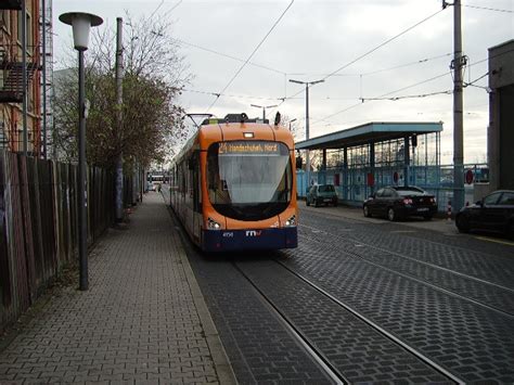 Eine Neue Rnv Stra Enbahn Am In Der N He Des Heidelberger Hbf