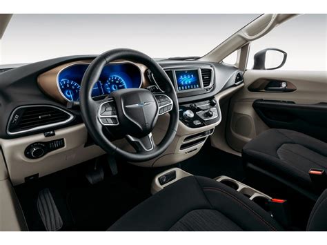 2020 Chrysler Voyager Pictures: | U.S. News