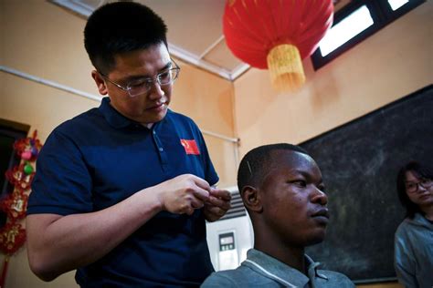 Centrafrique conférence sur l acupuncture de la 20e équipe médicale