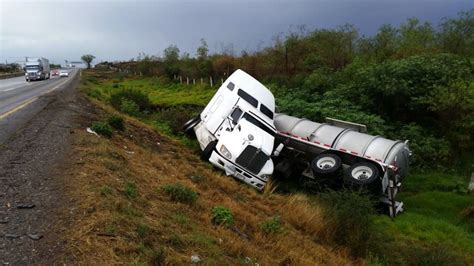 Volcadura De Pipa En La Autopista M Xico Quer Taro