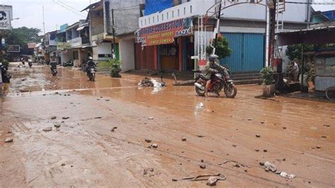 Banjir Surut Begini Penampakan Lumpur Di Pondok Gede Permai Bekasi