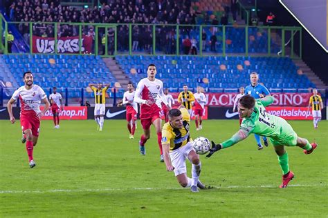 Vitesse Wint Van Fc Utrecht Door Blunder Paes 2 1 Bekijk Hier De