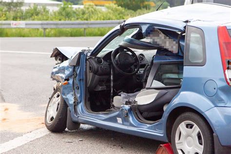 Unfall Auf B Bei Walldorf Vorfahrt Missachtet J Hriger Schwer