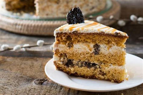 Торт медовик с черносливом – простой и вкусный рецепт, как приготовить ...