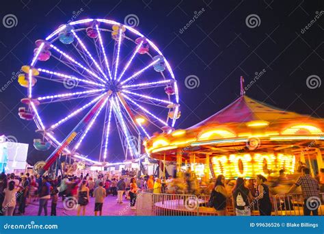 Feria Del Condado En La Noche Foto Editorial Imagen De Cristal