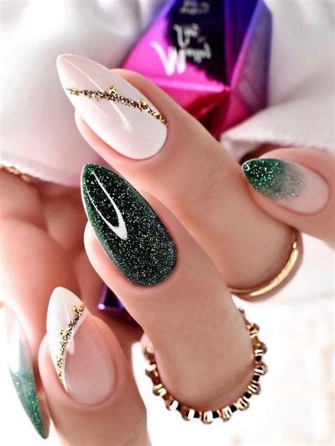 Pin By Anna Clara On Unhas Nailart Stylish Nails Xmas Nails Green Nails