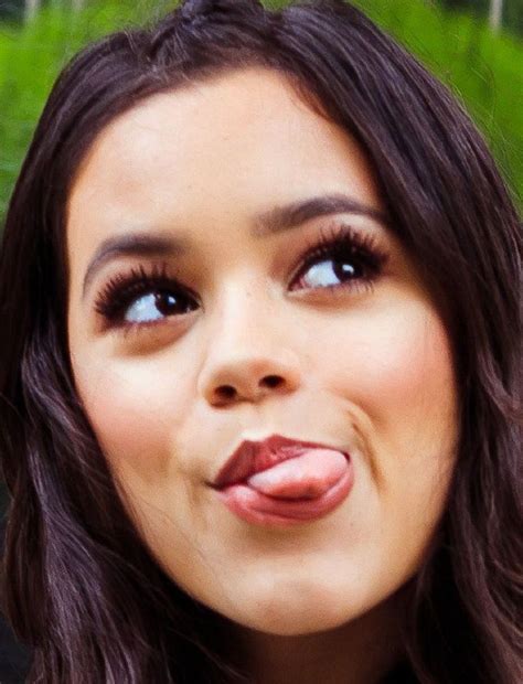 Pin von 𝑬𝒍𝒆𝒗𝒆𝒏 𝒍𝒐𝒍 auf Jenna ortega Süchtige