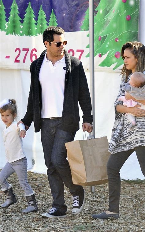 Jessica Alba and family go Christmas tree shopping in Beverly Hills, CA ...