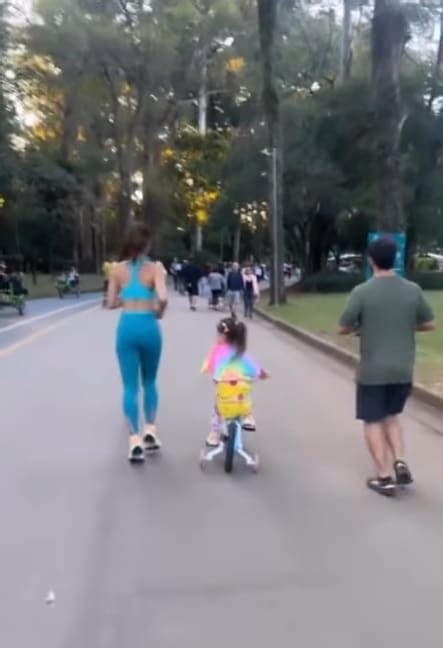 Sabrina Sato E Duda Surgem Juntos Zoe No Parque Lindos