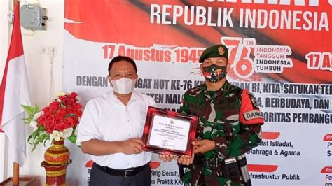 Jelang Purna Tugas Satgas Pamtas Yonarmed 6 Kostrad Terima Penghargaan