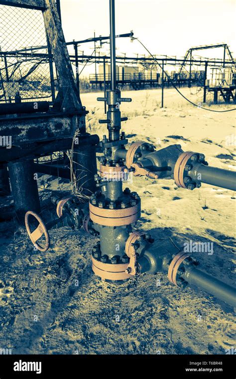 Wellhead Manifold Hi Res Stock Photography And Images Alamy