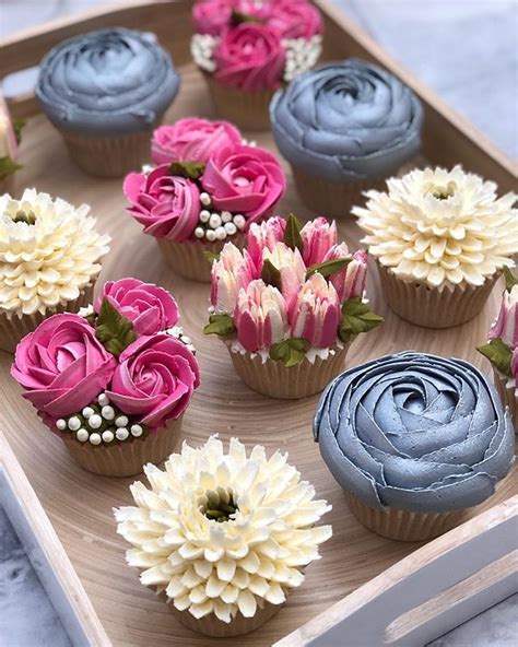 I Can Teach You How To Make These Gorgeous Buttercream BloomsI Offer