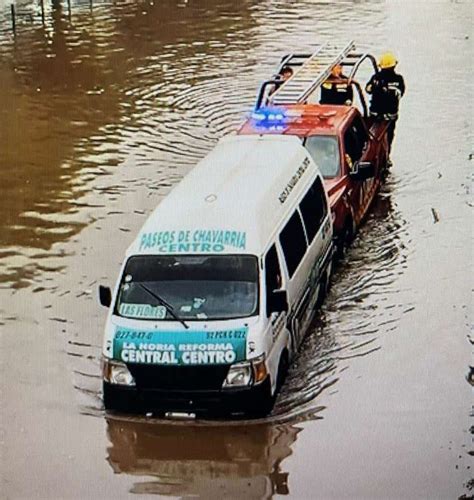 Inundaciones encharcamientos y vehículos varados dejan lluvia en Pachuca