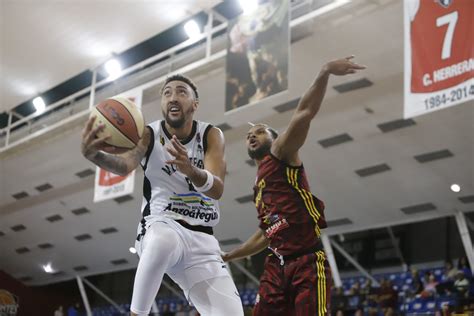 GLADIADORES TRIUNFA Y LOGRA BARRER A GIGANTES PARA EXTENDER SU RACHA DE ÉXITOS CANCHA LATINA