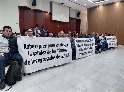 Universitarios Se Manifiestan En El Congreso Y Piden Destituci N De