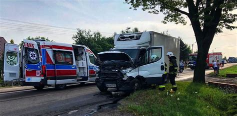 Zagapił się na telefon i skasował osobówkę OSTROW24 tv Ostrów