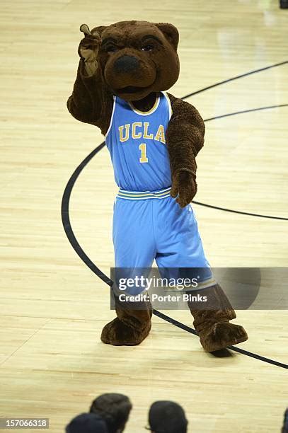 Ucla Mascot Photos And Premium High Res Pictures Getty Images