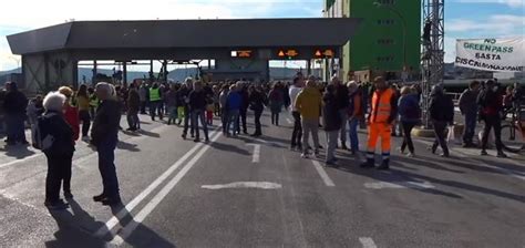 No Green Pass A Trieste Prosegue La Protesta Ma Lattivit Del Porto