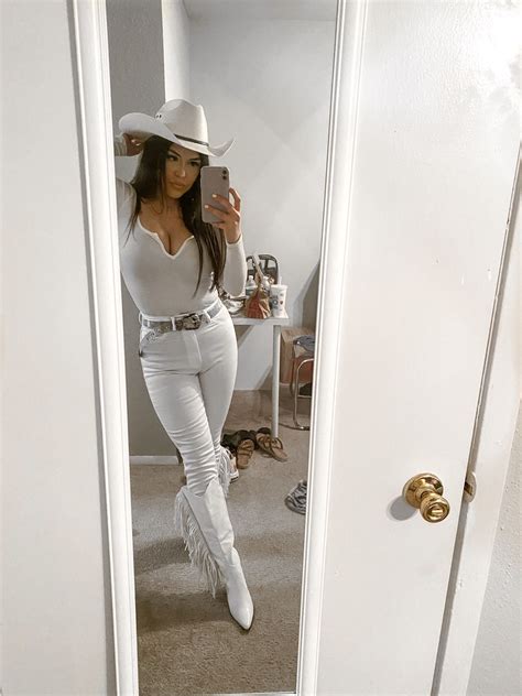 All White Western Cowgirl Outfit Rodeo Fashion Outfits Western