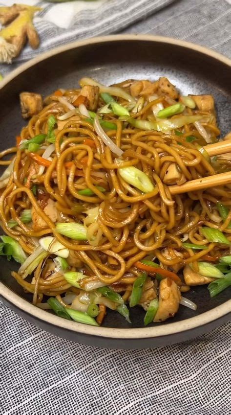 Classic Chow Mein Noodles Is So Satisfying With Chicken Vegetables