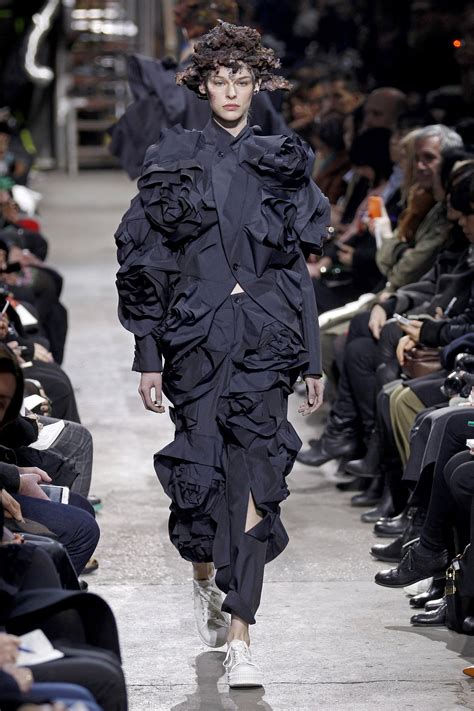 Comme Des Garcons Ready To Wear Fashion Show Collection Fall Winter