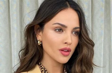 Maquilla tus labios para que se vean voluminosos como los de Eiza González