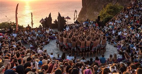 Bali Uluwatu Sonnenuntergang Kecak Feuertanz Suluban Strand