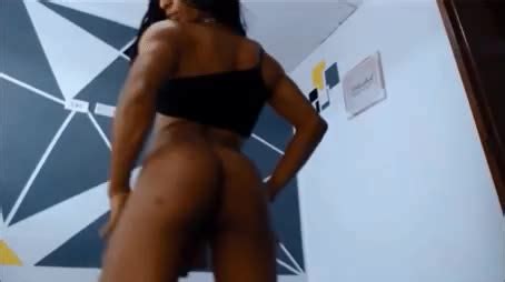 Horny Strong Colombian Crossdresser Flexes Scrolller