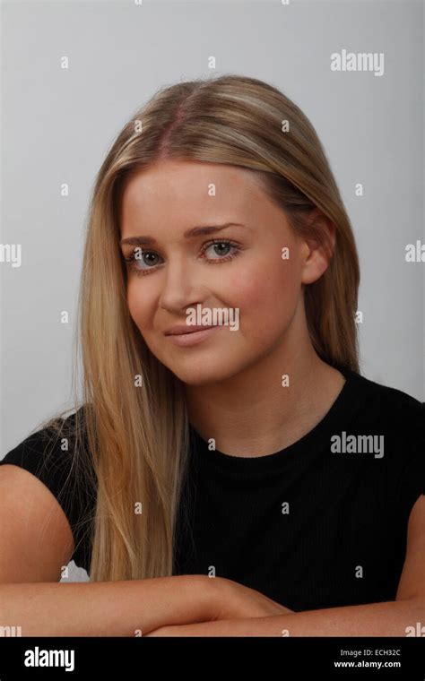 Blonde Aux Yeux Verts Banque De Photographies Et Dimages Haute R Solution Alamy